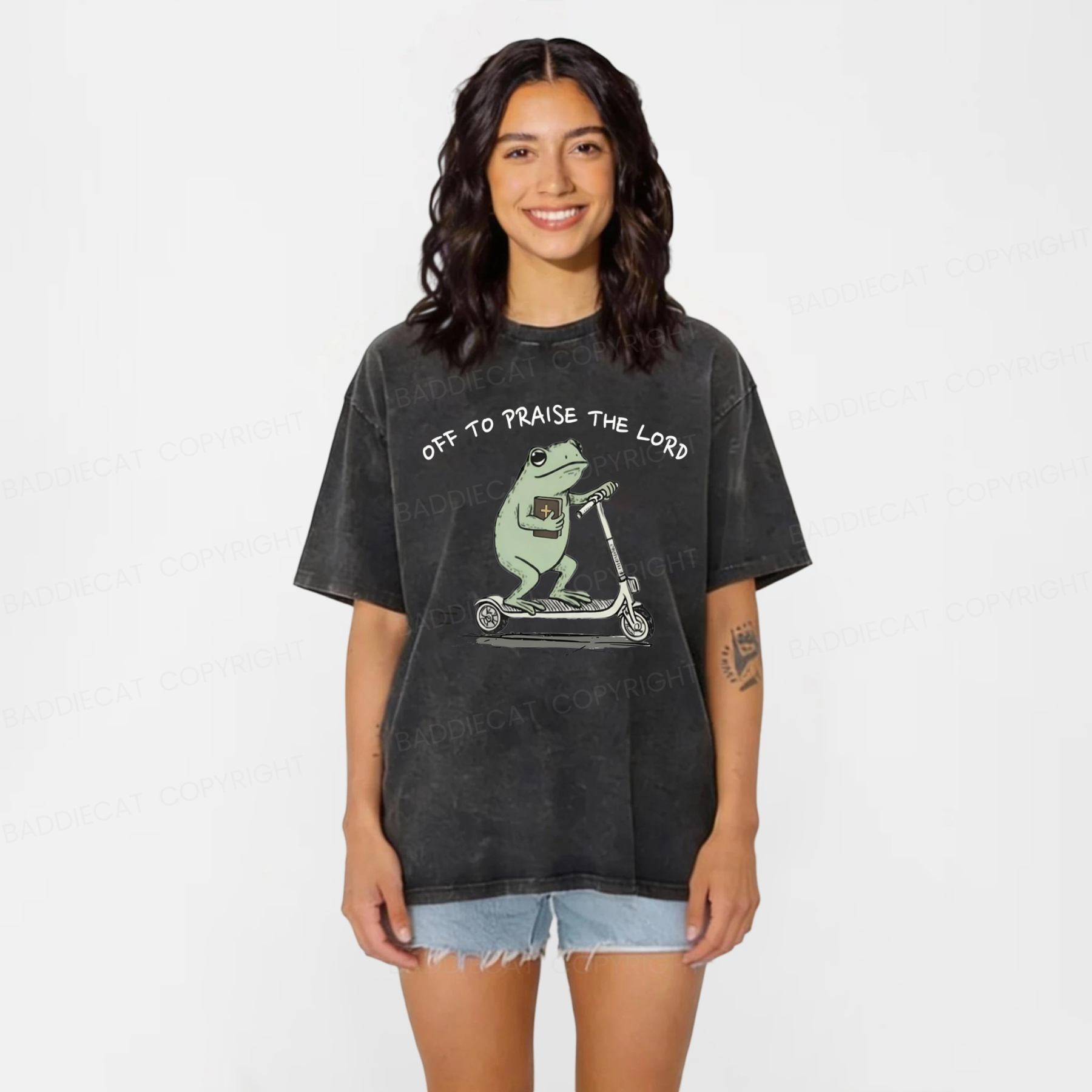 Baddiecat Funny Frog Off To Praise The Lord Washed T-shirt