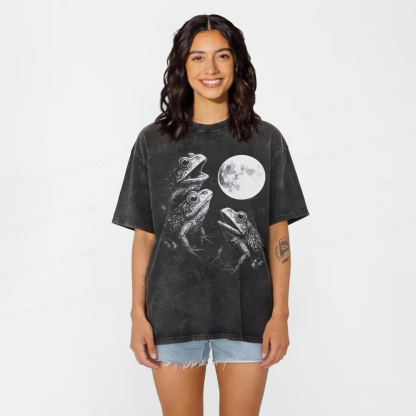 Baddiecat Frogs Howling To Moon Washed T-shirt
