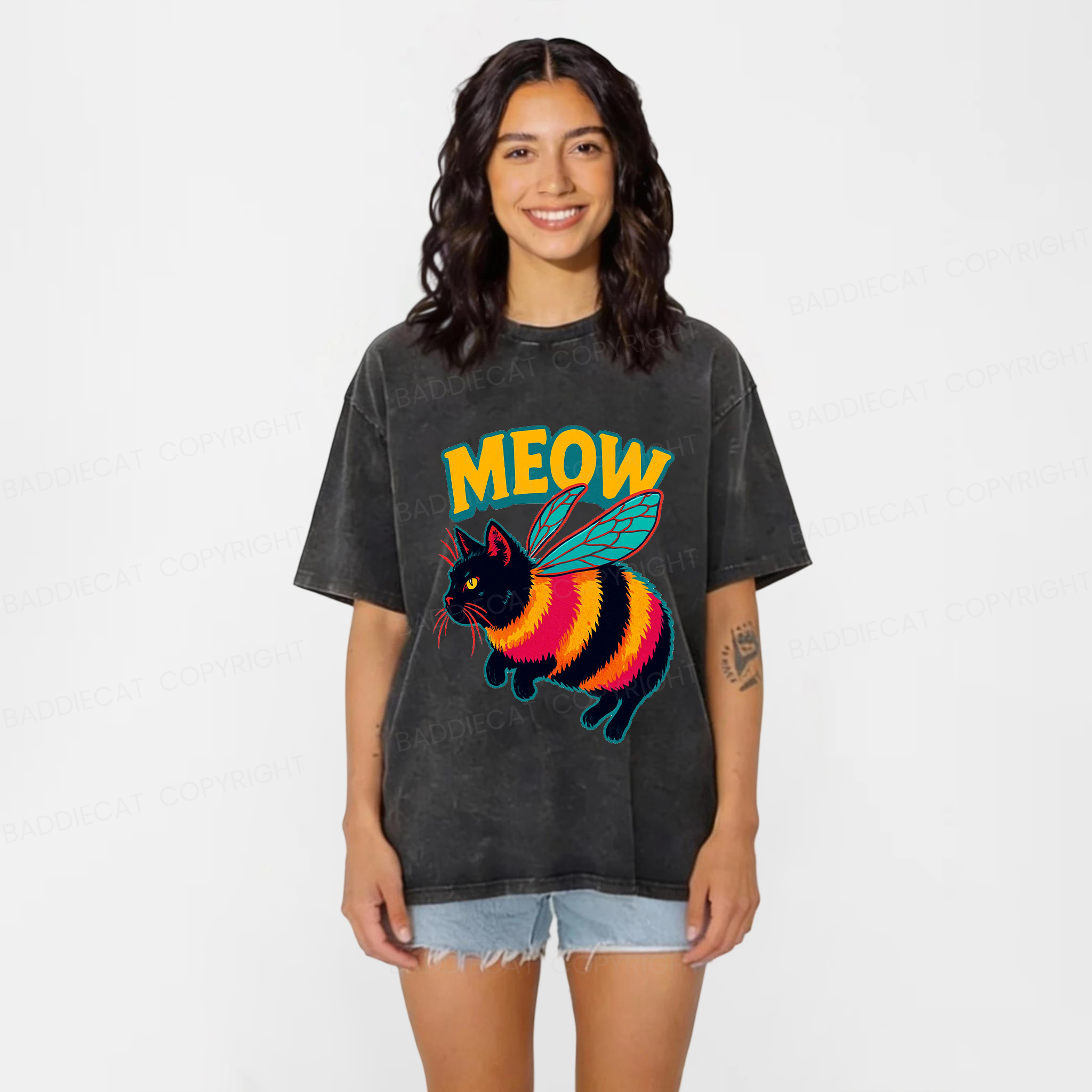 Baddiecat Bee Cat Washed T-shirt