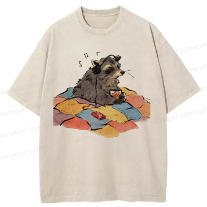Baddiecat Chillin Raccoon Print Washed T-shirt