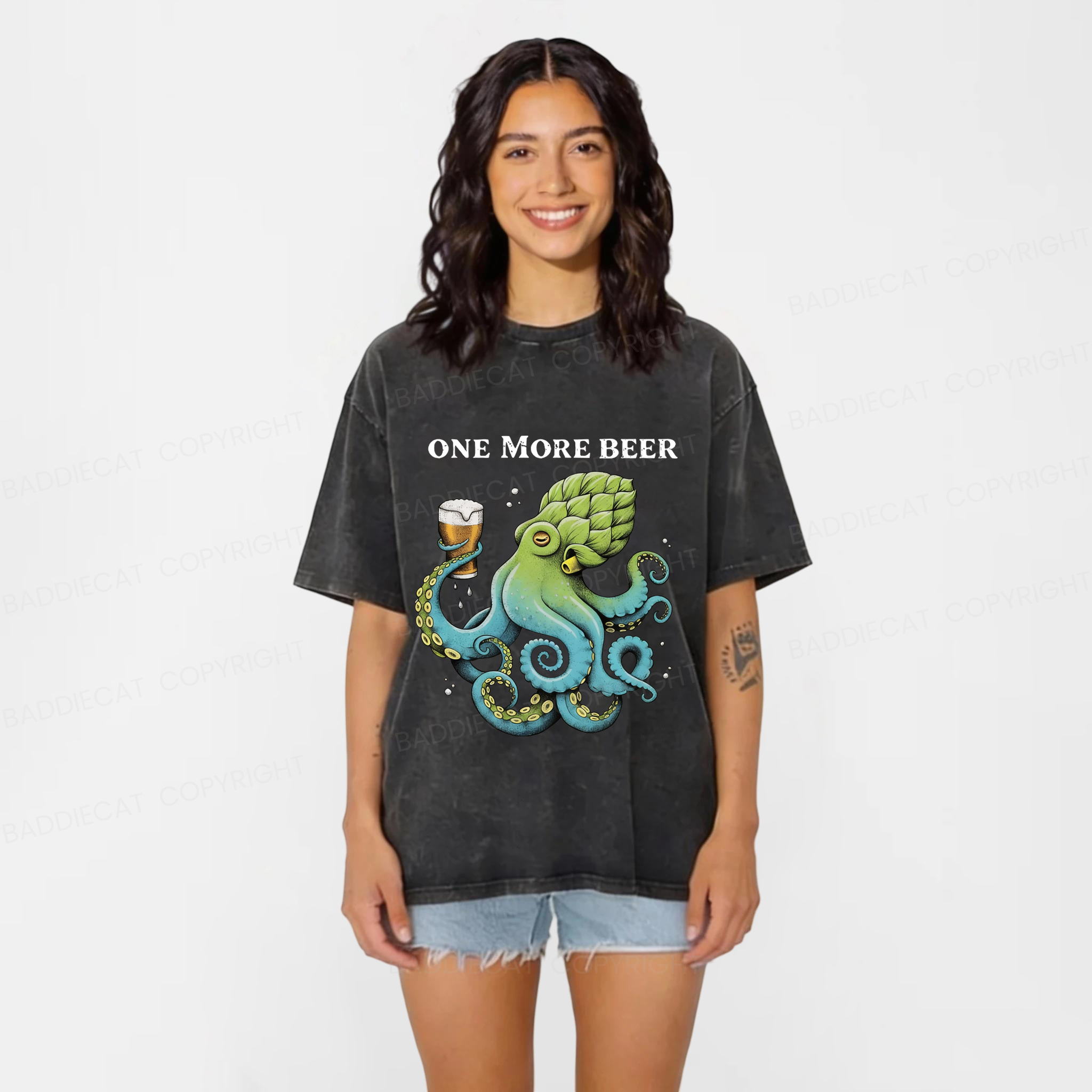 Baddiecat An Octopus Drinks Beer Washed T-shirt