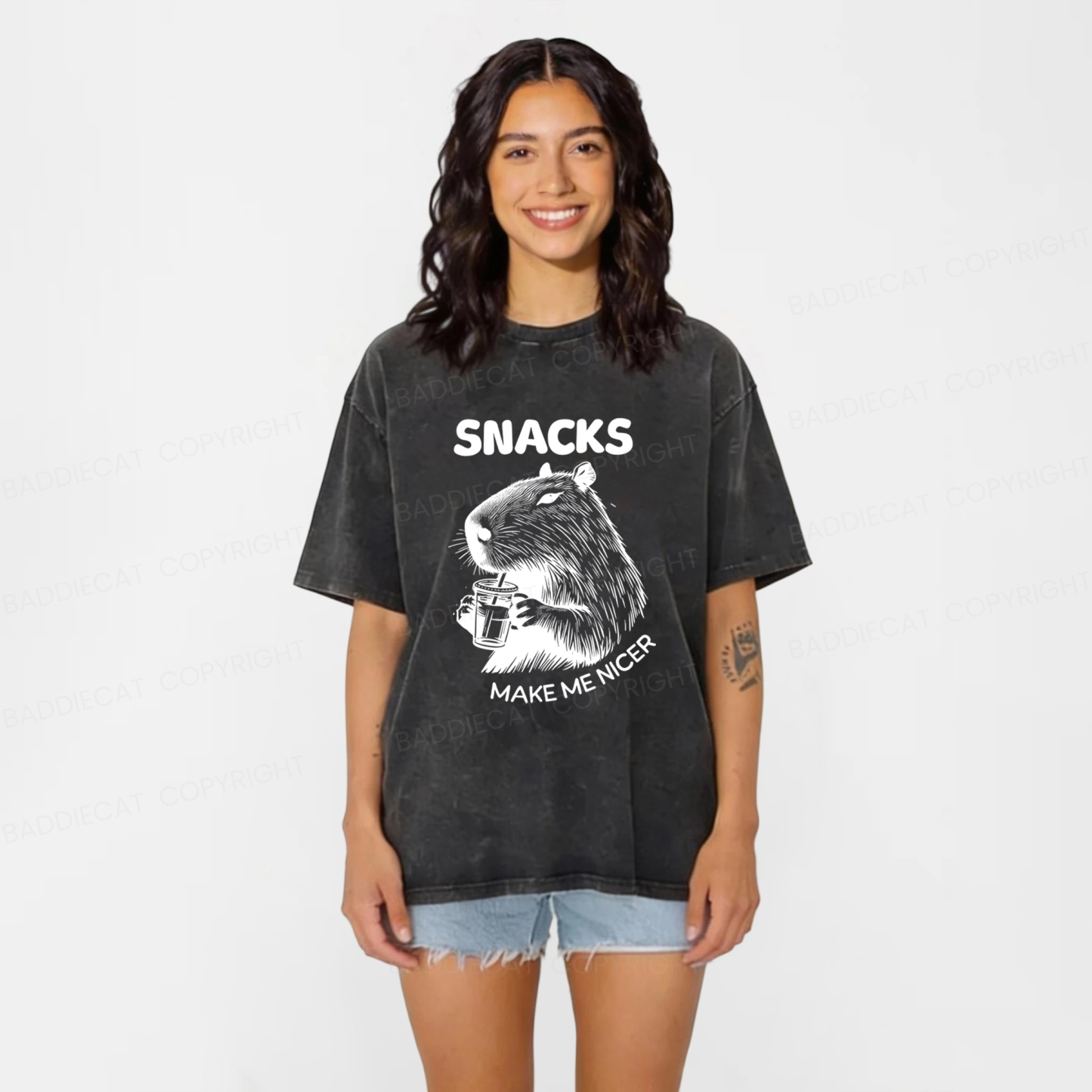 Baddiecat Capybara Eating Snacks Washed T-shirt