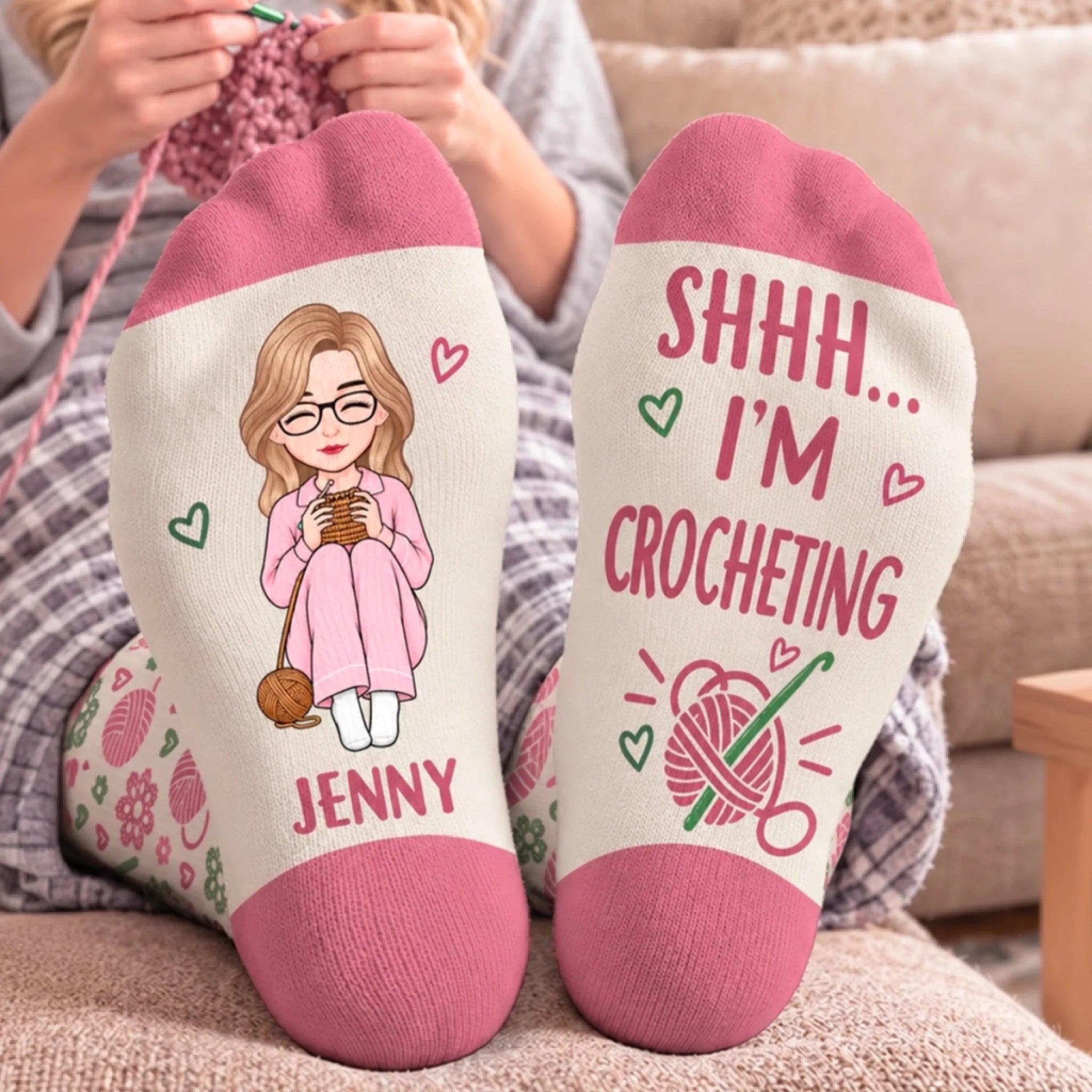 Chaussettes personnalisées sur le thème du fil Cadeau d'anniversaire pour les passionnés de crochet et de tricot Juste un rang de plus aujourd'hui 