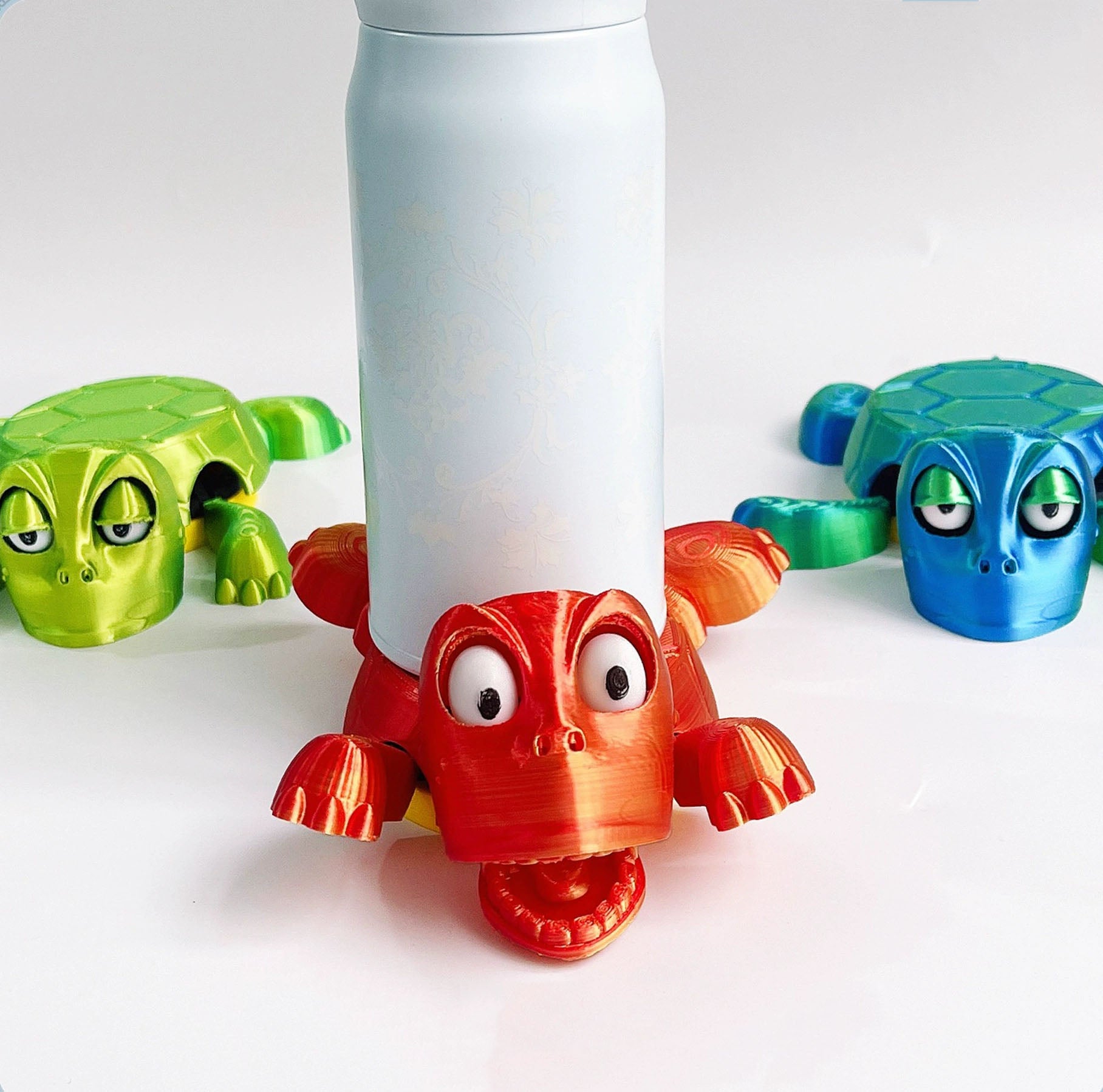 Lustiger Becherhalter Mit Schildkröten-motiv. Drücken Sie, Um Die Augen Hervorspringen Zu Sehen.