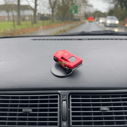 Dynamic Dashboard Ornament: Drifting Car Model – Moves with the Vehicle's Turns