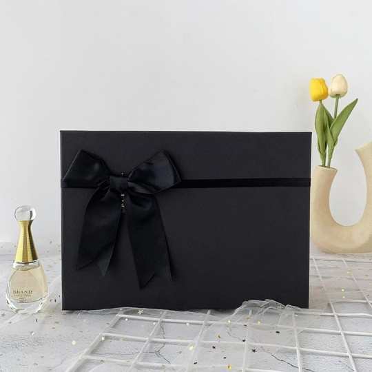 23cm x 18cm x 7cm Elegant Black Gift Box with Lids