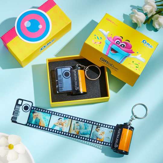 OH MY GIFT! Giftlab Gift Box For Camera Roll Keychain