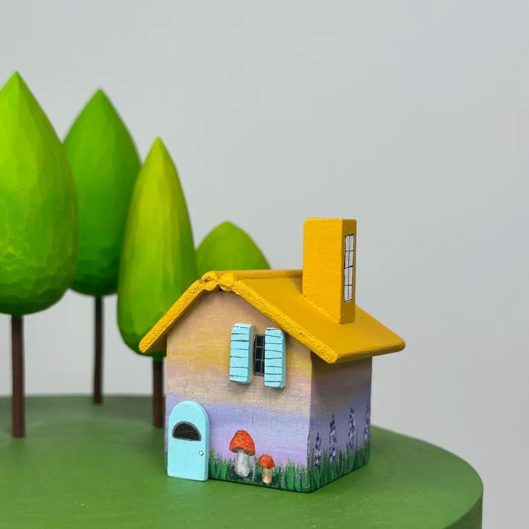 Handcrafted Wooden Cabin Miniature - A Cozy Hand-Painted Retreat for Your Desk & Home Decor