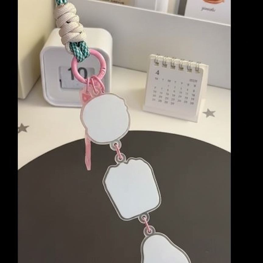 Custom Stacking Puppy Heads Leather Keychain – Personalized Dog Face Pendant in Stacked Style