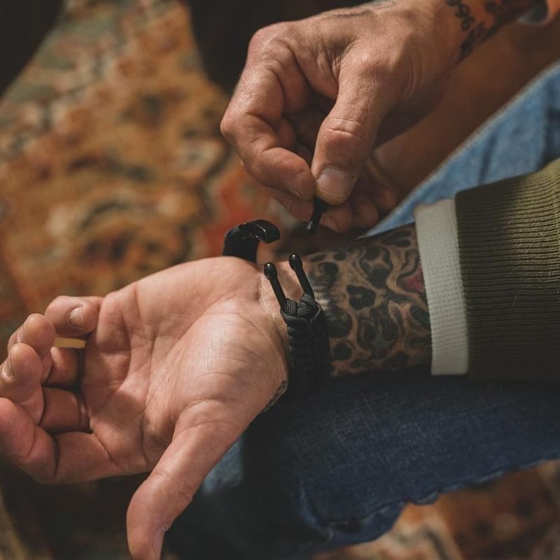 🎖️ Never Forgotten Paracord Bracelet: Honor, Utility, and Hope for Veterans