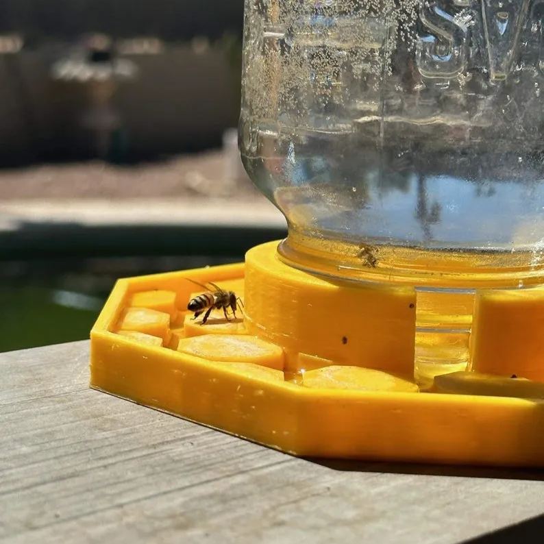 🐝 Bee-Loved Watering Station for Your Garden Heroes! 🌼 - 🎁BUY MORE SAVE MORE