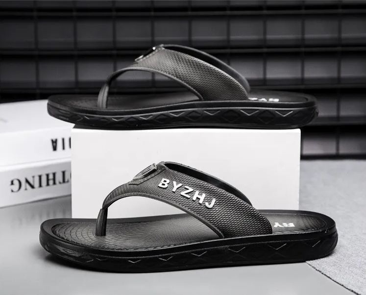 ??Last Day Promotion 70% OFF ??Men's Thick Bottom Leather Outdoor Slippers Couple Retro Soft Bottom Beach Flip Flops