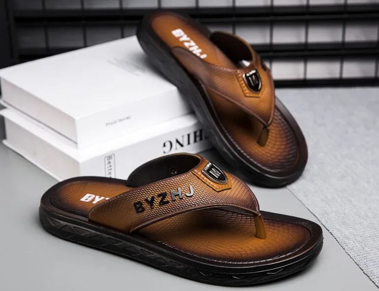 ??Last Day Promotion 70% OFF ??Men's Thick Bottom Leather Outdoor Slippers Couple Retro Soft Bottom Beach Flip Flops