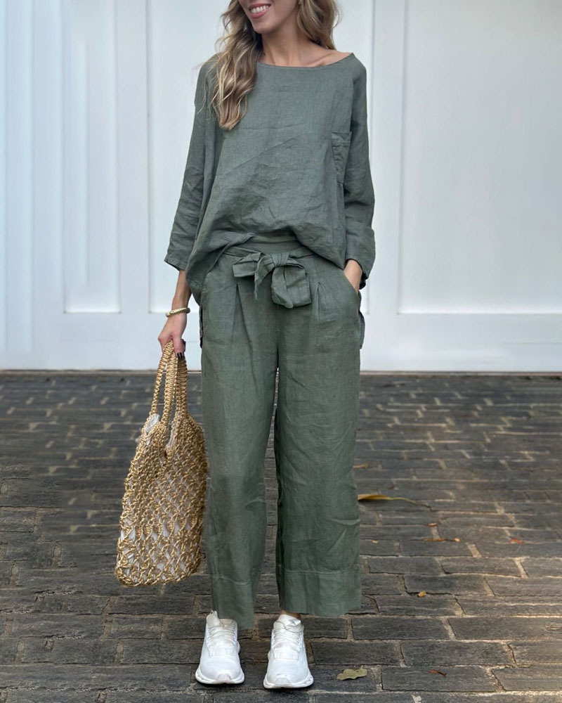 Ensemble deux pièces décontracté : haut uni et pantalon avec ceinture