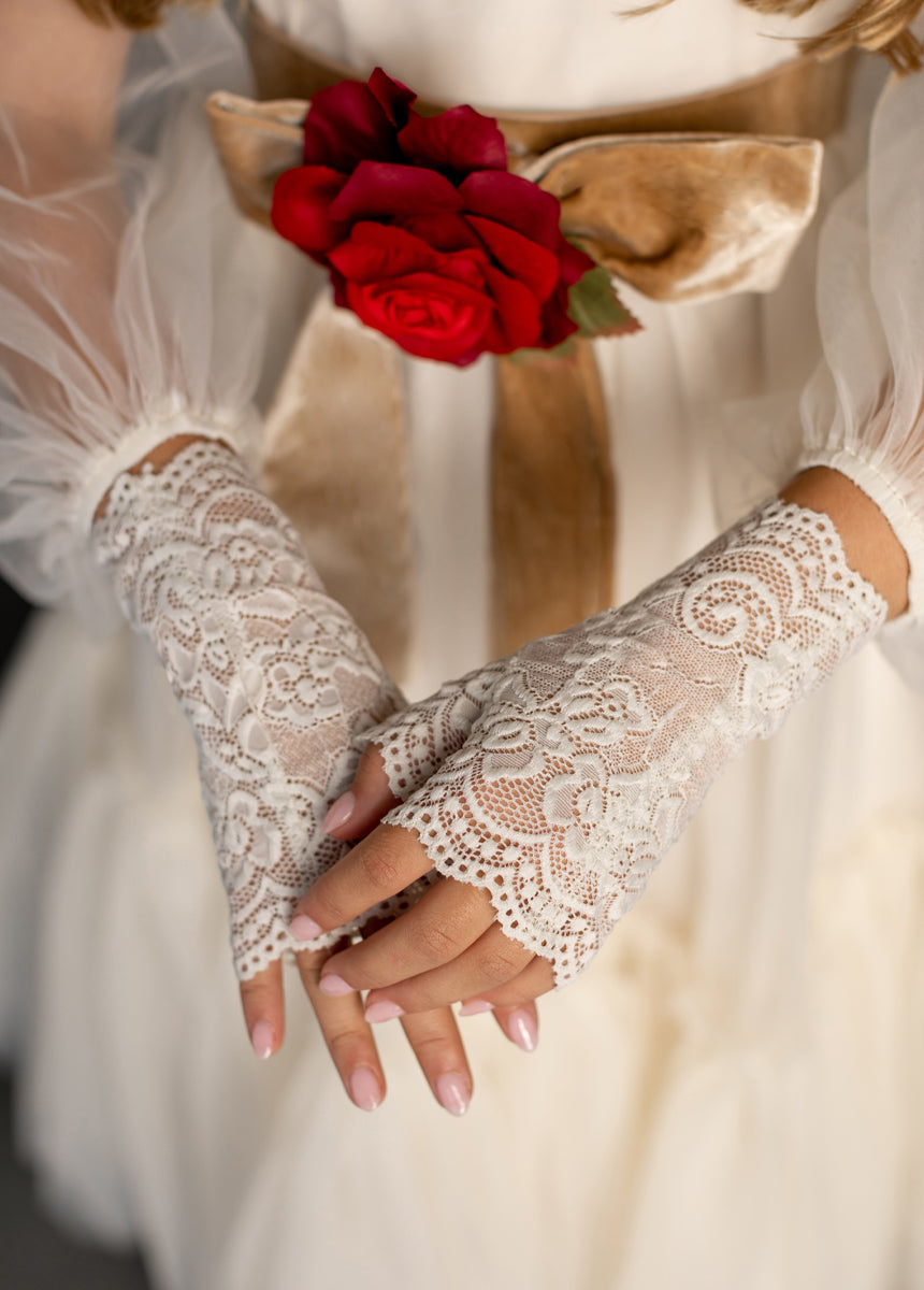 Lacy Gloves in Cream-My Prom Time