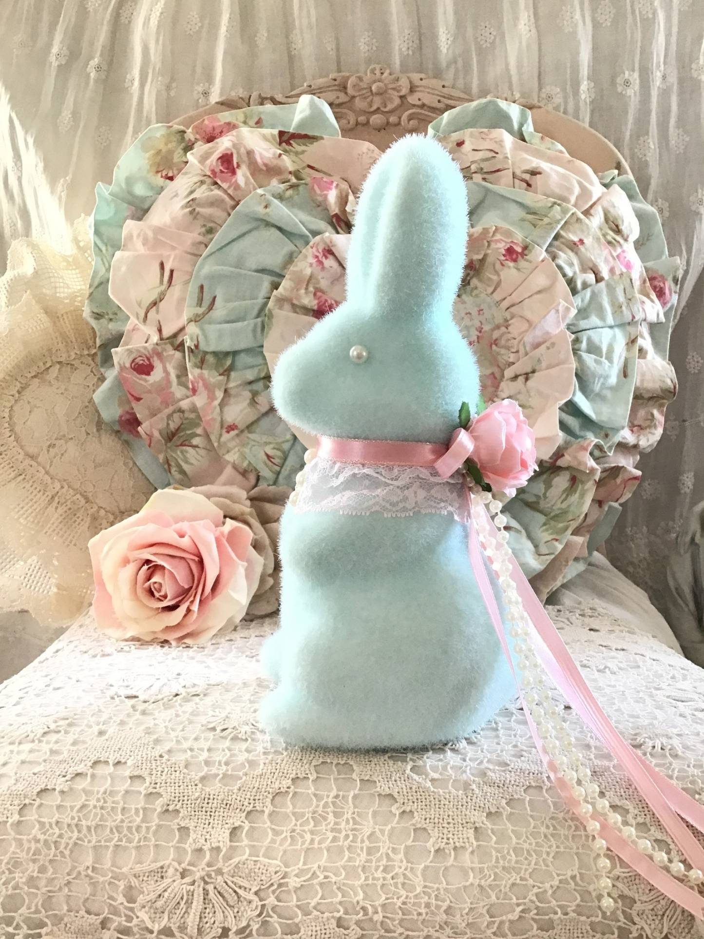 Handcrafted Bunny Statue – A Charming Easter Decoration