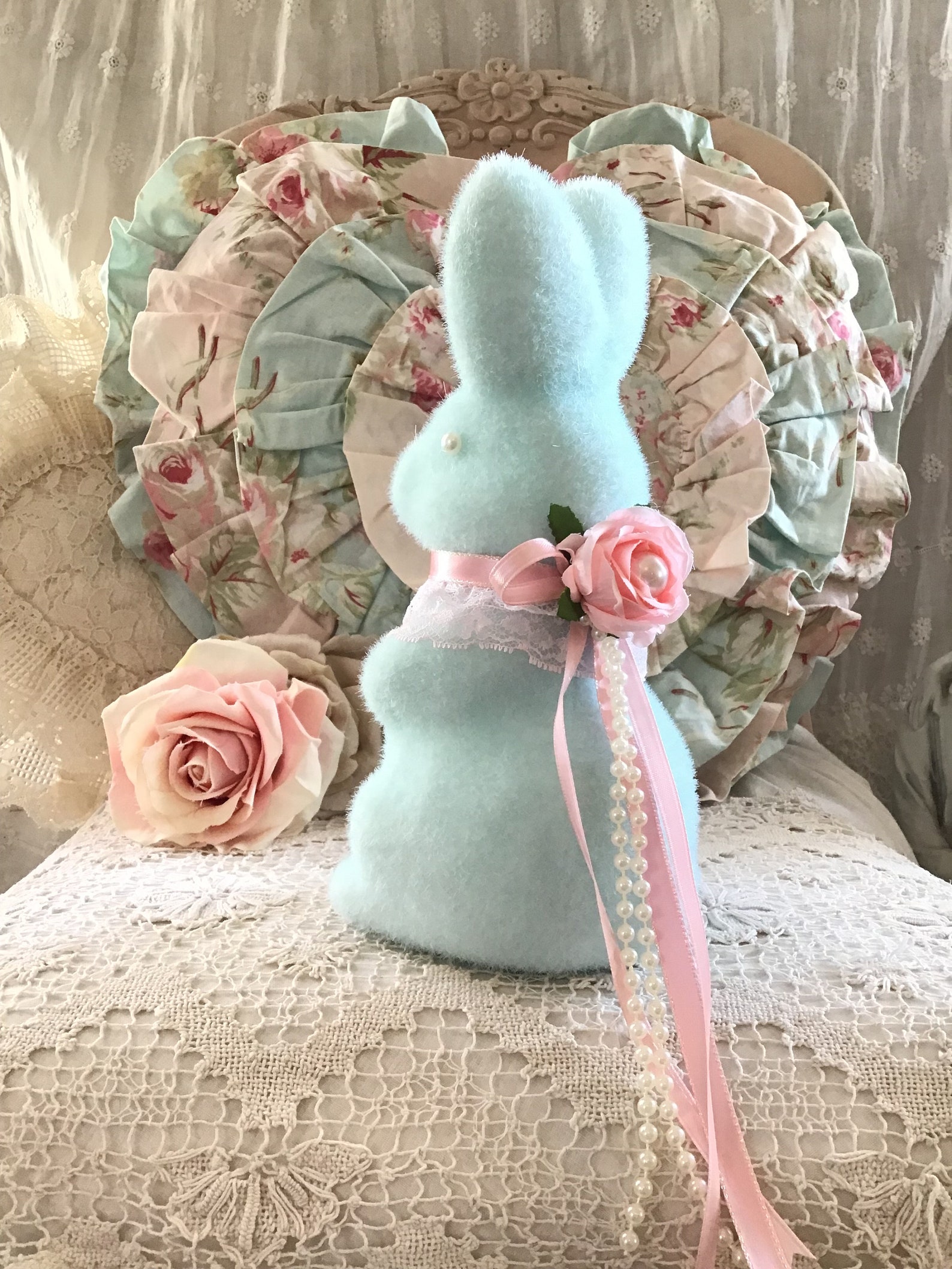 Handcrafted Bunny Statue – A Charming Easter Decoration