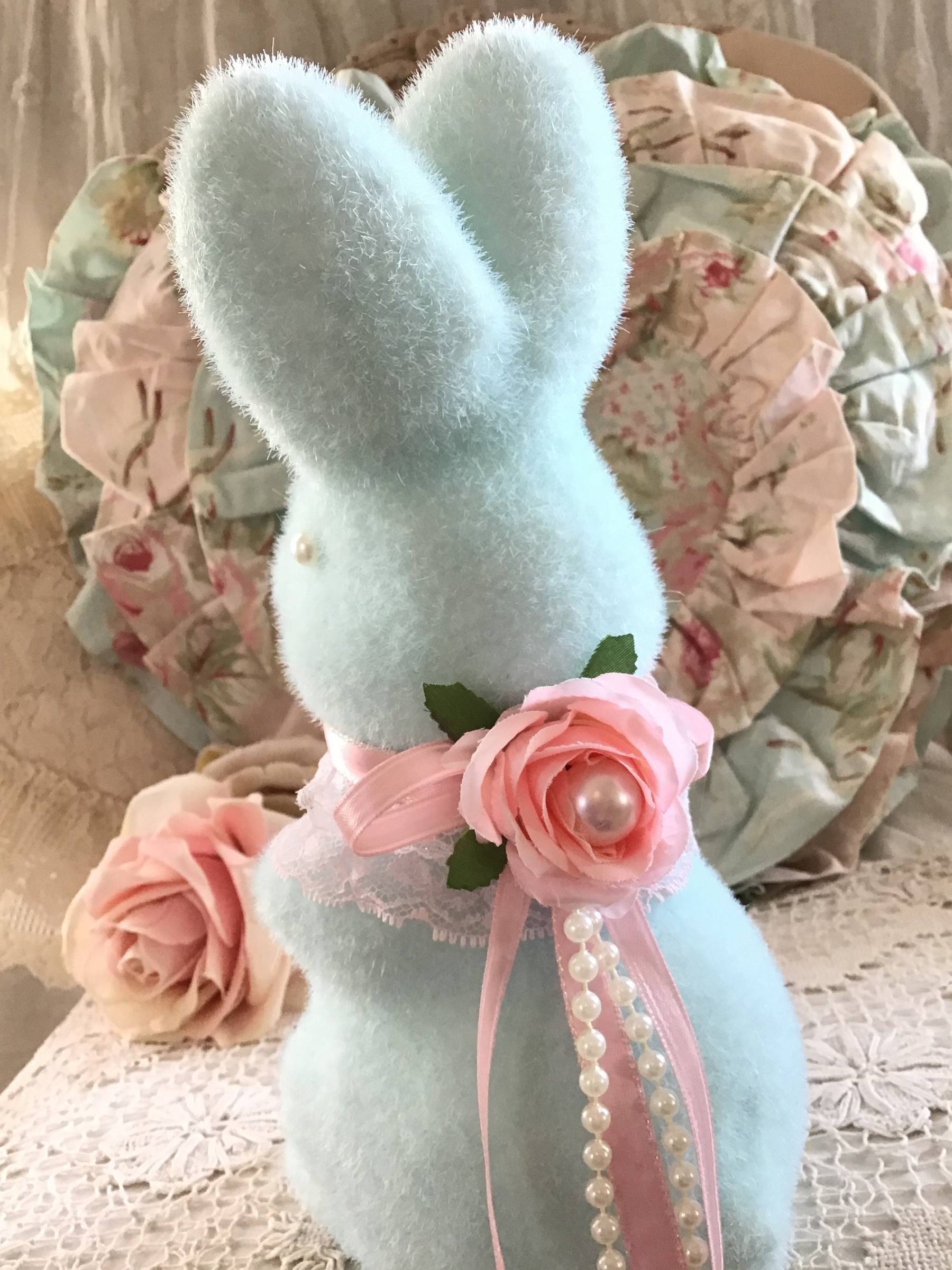 Handcrafted Bunny Statue – A Charming Easter Decoration