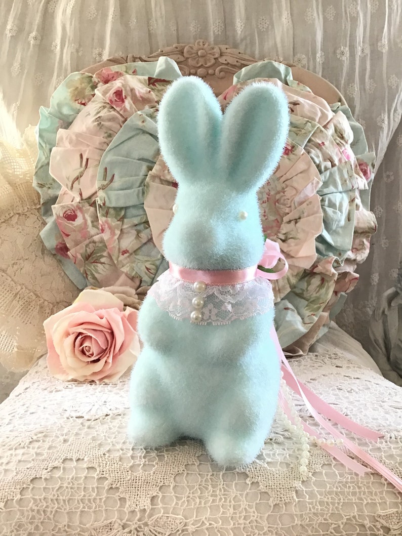 Handcrafted Bunny Statue – A Charming Easter Decoration
