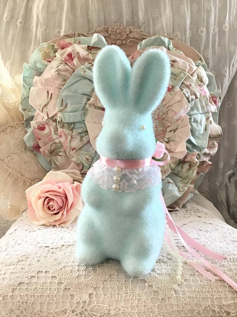 Handcrafted Bunny Statue – A Charming Easter Decoration