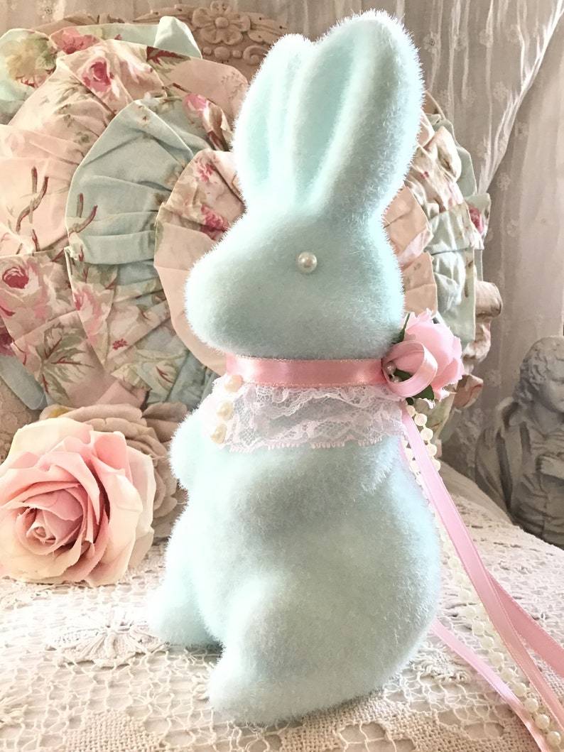 Handcrafted Bunny Statue – A Charming Easter Decoration