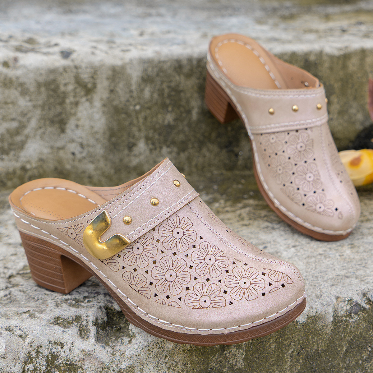 🔥Last Day Promotion 50% OFF - Women's Fashion Flower Pattern Heeled Leather Shoes