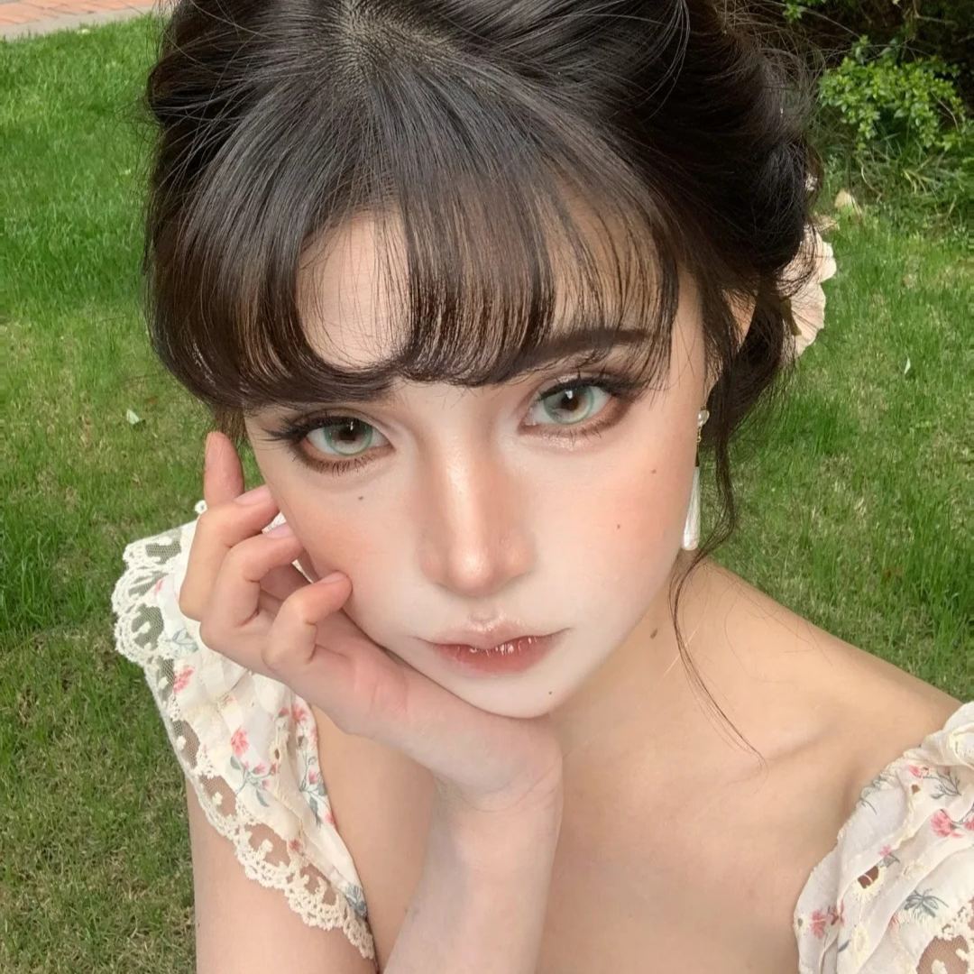 Aurra Green Colored Contact Lenses