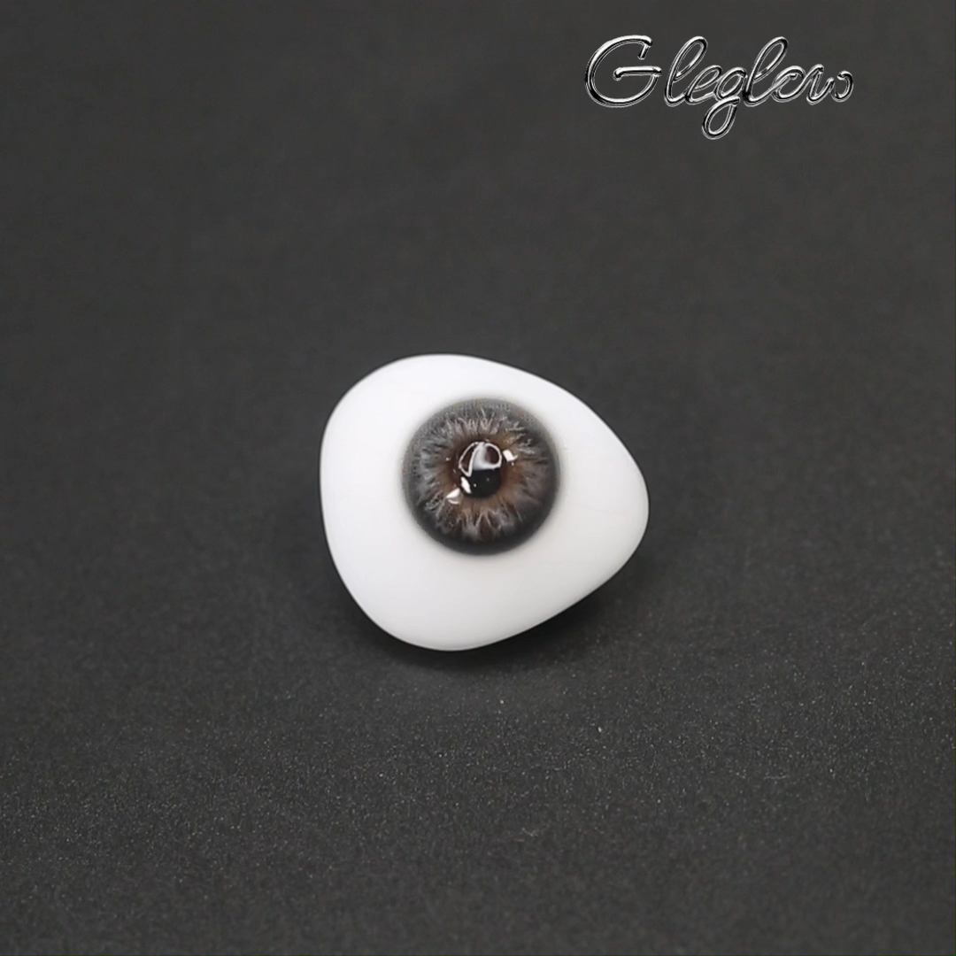 Dolly Grey - 1 Year, 2 lenses