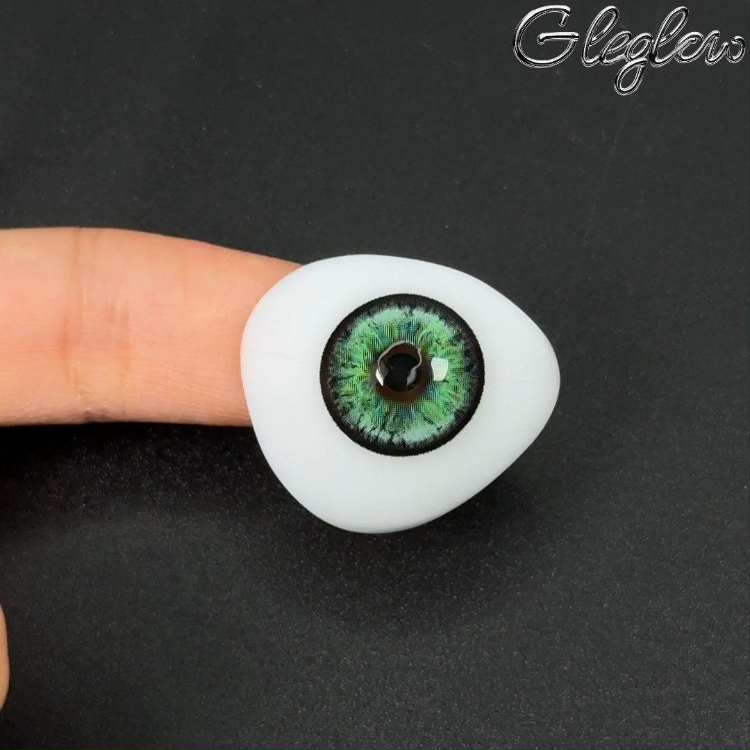 Isolde Green - 1 Year, 2 lenses