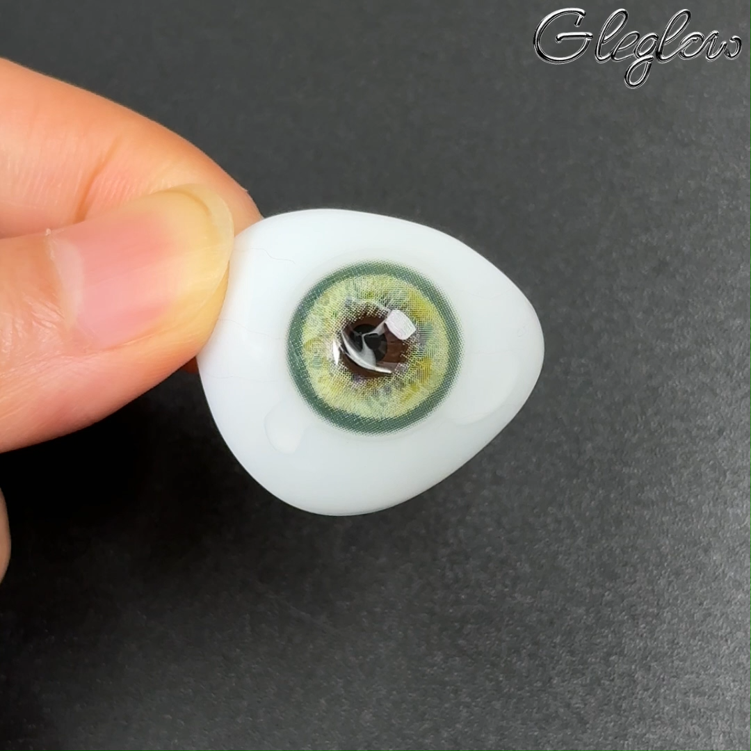 Thais Green - 1 Year, 2 lenses