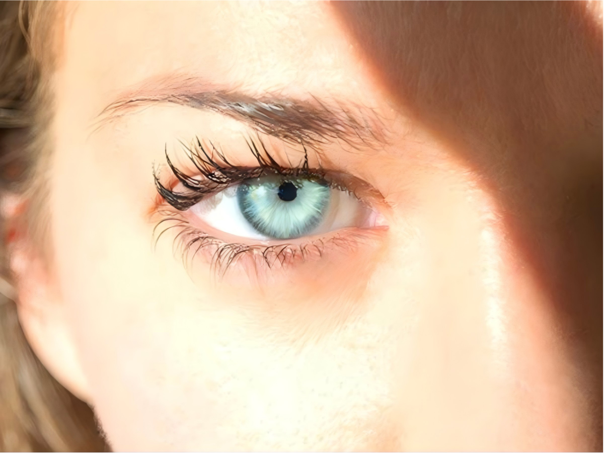 Colored Contacts That Look Real in Sunlight