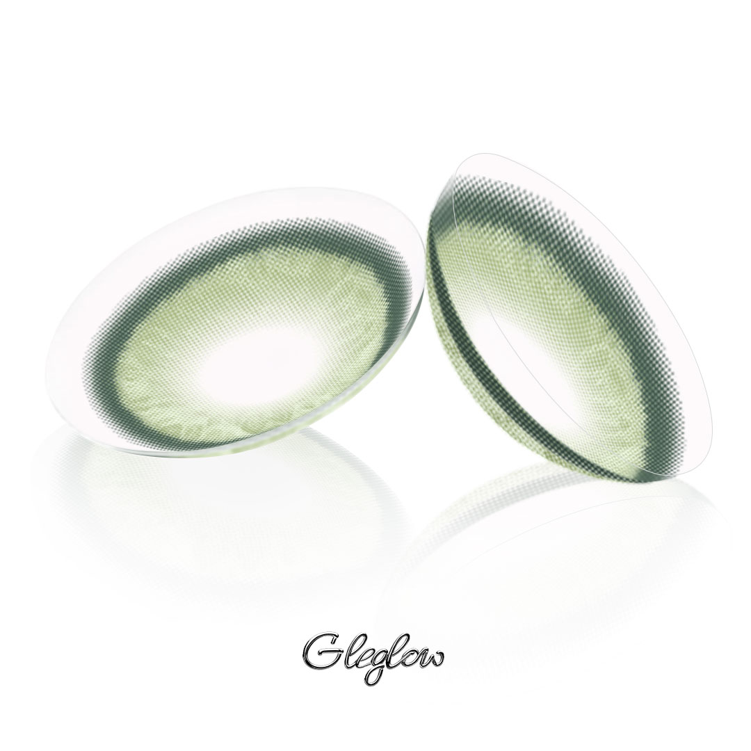 Thais Green - 1 Year, 2 lenses