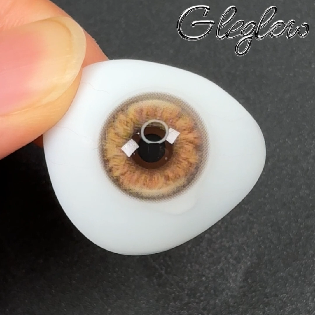 Briza Brown - 1 Year, 2 lenses