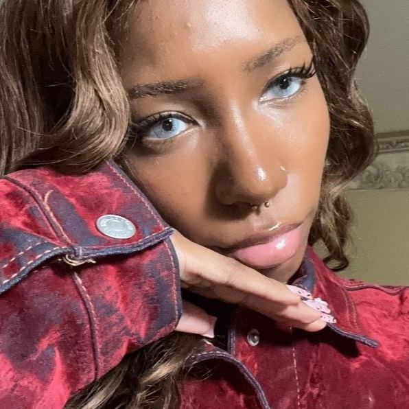 Lunis Grey - 1 Year, 2 lenses Colored Contacts - Gleglow