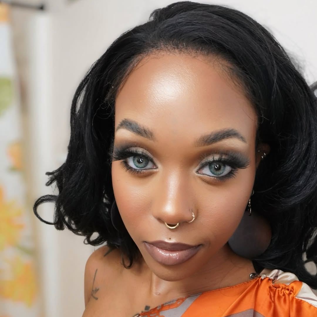 Avenor Glow Green - 1 Year, 2 lenses Colored Contacts - Gleglow