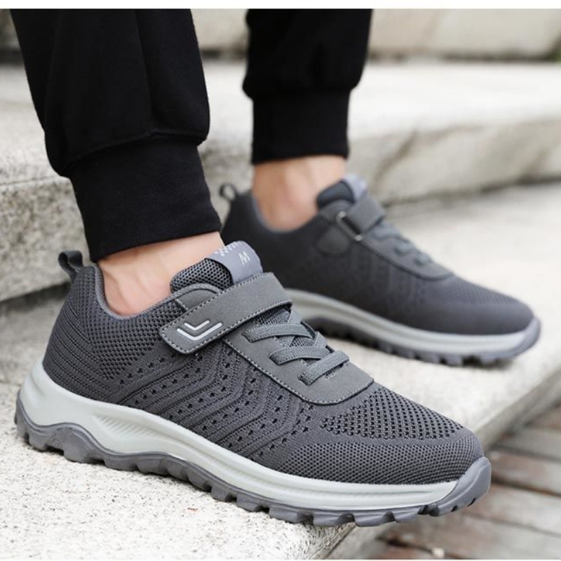 Scarpe da corsa con suola morbida per persone di mezza età e anziane