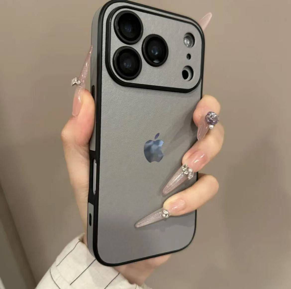 【新品17上市 順豐免運】iPhone高級質感細膩素皮 鏡頭全包防摔保護殼 防刮耐磨 清爽不油膩 不留指紋！