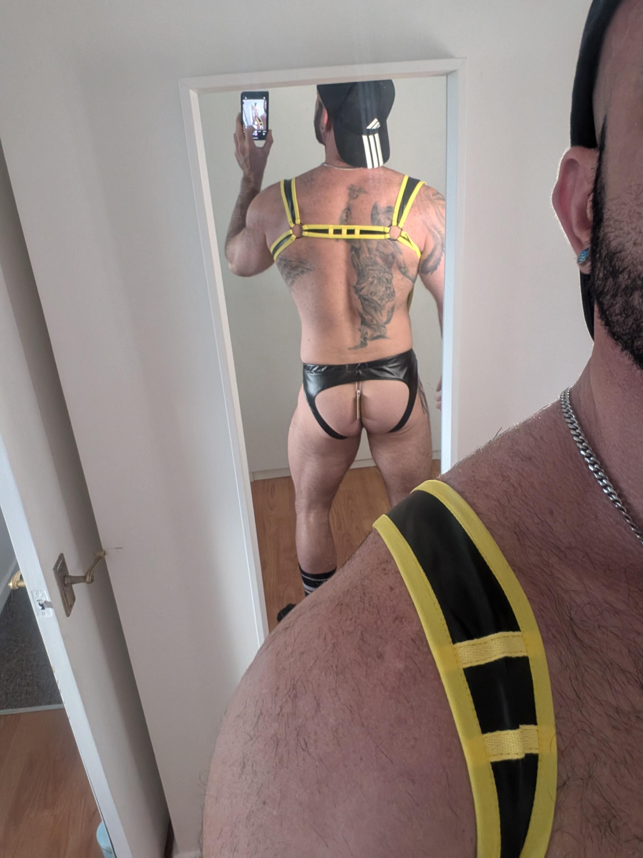 Joylgbt‘s Men’s Fetish Yellow Striped Harness Thong Set – Faux Leather Jockstrap with Suspenders
