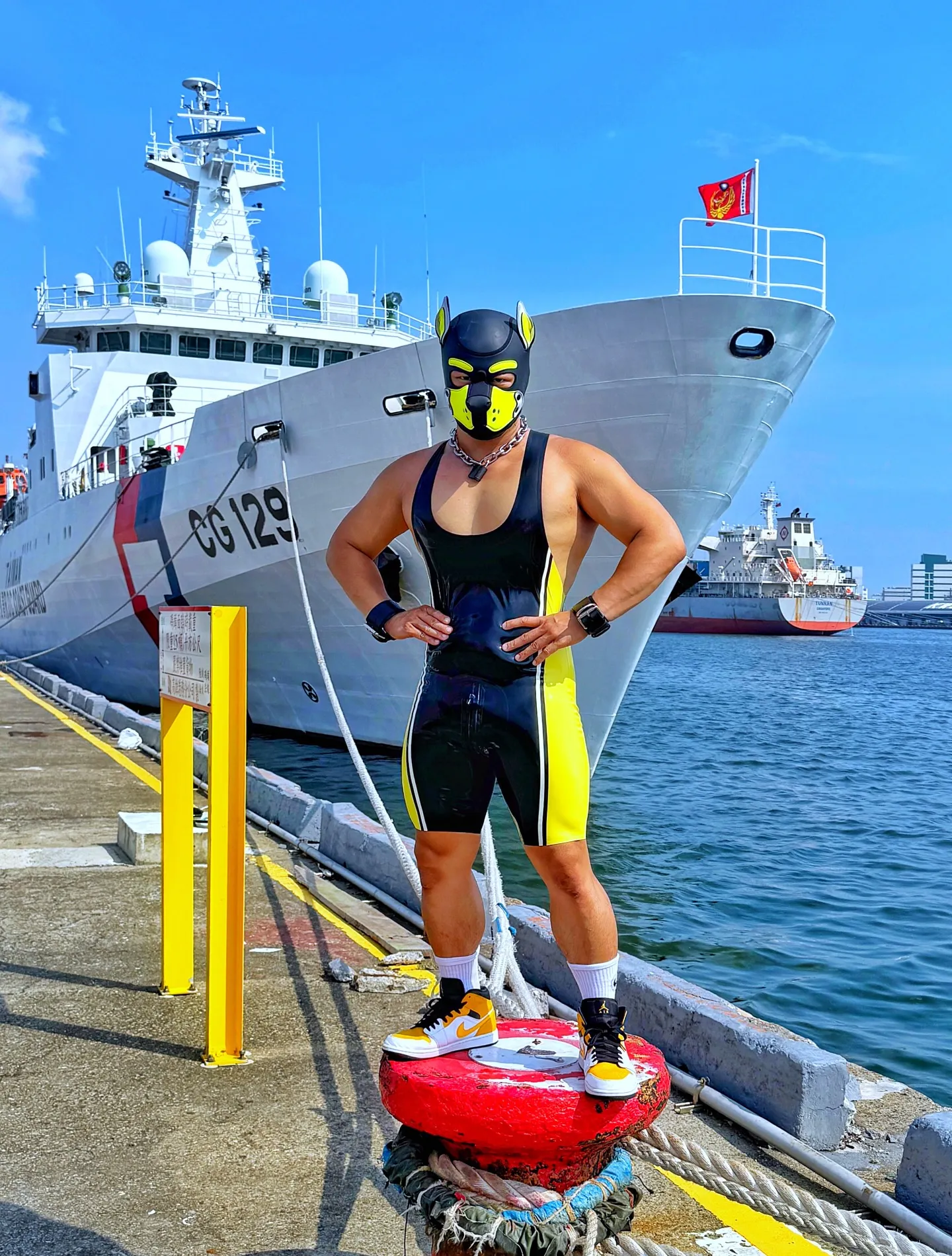 Joylgbt Men's Glossy Lycra Wrestling Singlet – Black & Yellow Contrast Sportswear