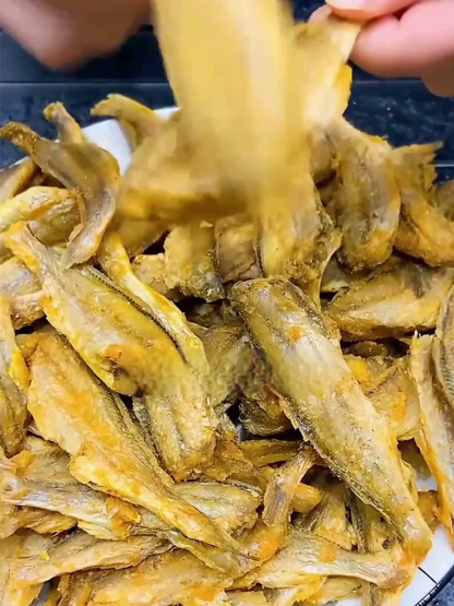 【Reines Naturprodukt】Wilde Nordsee-Umberfisch Snacks ✨ 0% Öl – 100% Knusprig ✨ Natürliche Kalzium-Quelle • Kalorienarm.