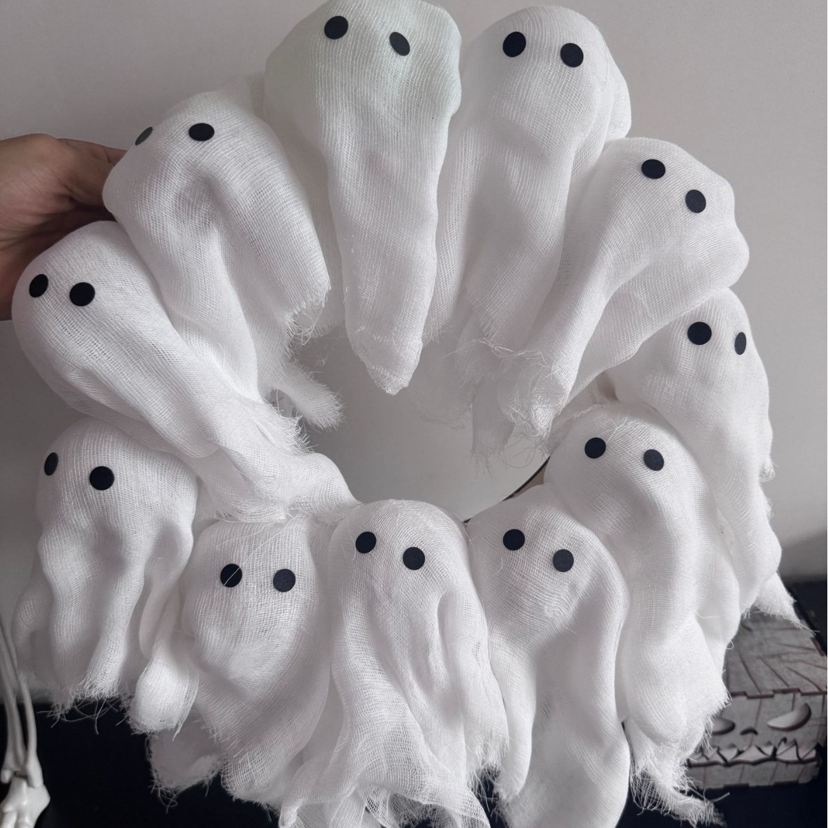 🎃✨ The Ultimate Spooky Vibe! Our 3D Glowing Halloween Ghost LED Garland! 👻 Easy Setup and Hauntingly Real! 🔋