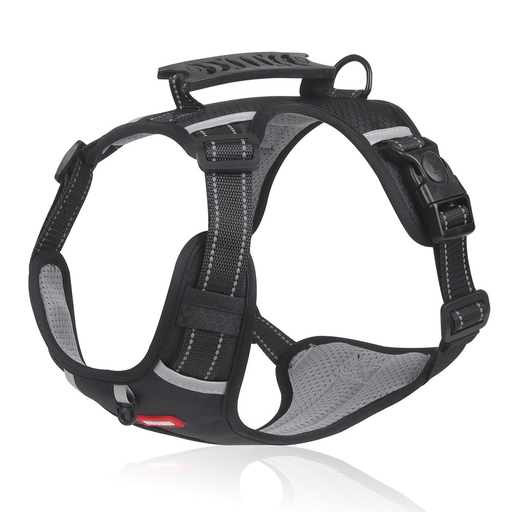 Ensure Your Pet's Safety 🌟: Revolutionary anti-pull leash with cooling comfort & reflective design for maximum protection!