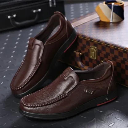 Men's Relaxed Fit Lightweight Cushioned Walking Shoes