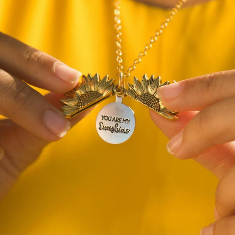 sunflower-shaped medallion necklace