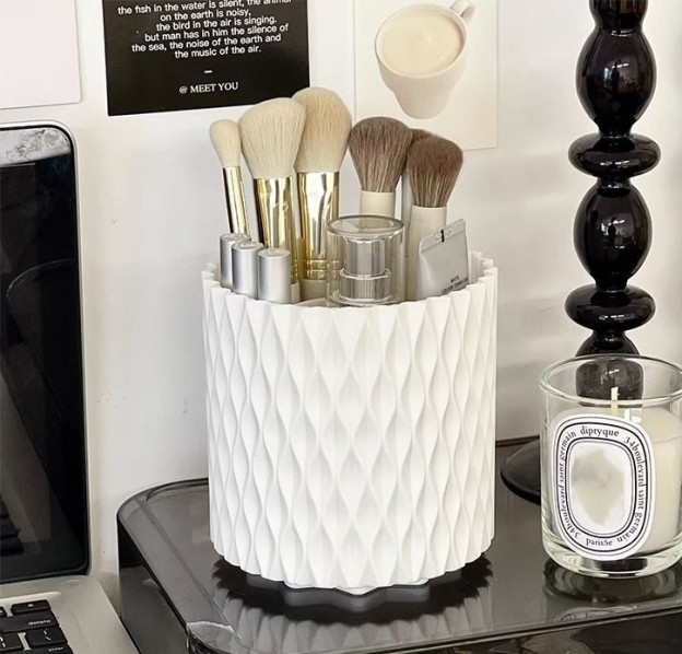 🔥Sleek 360° Spinning Makeup Brush Holder