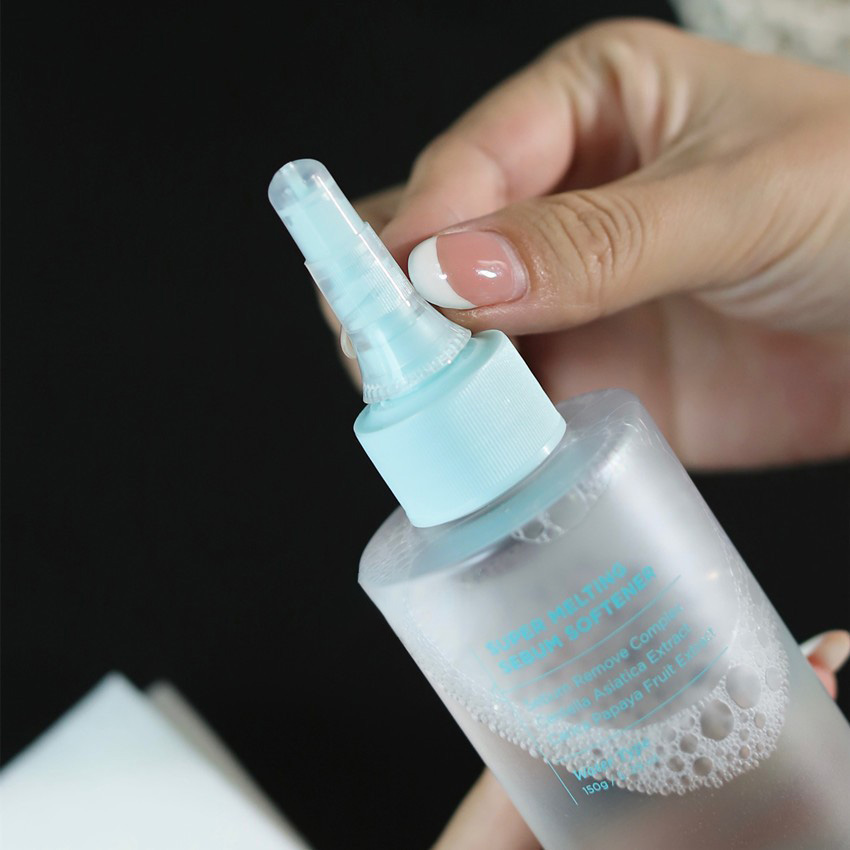 Oil-Control, Acne-Fighting, Blackhead-Removing Cleansing Solution