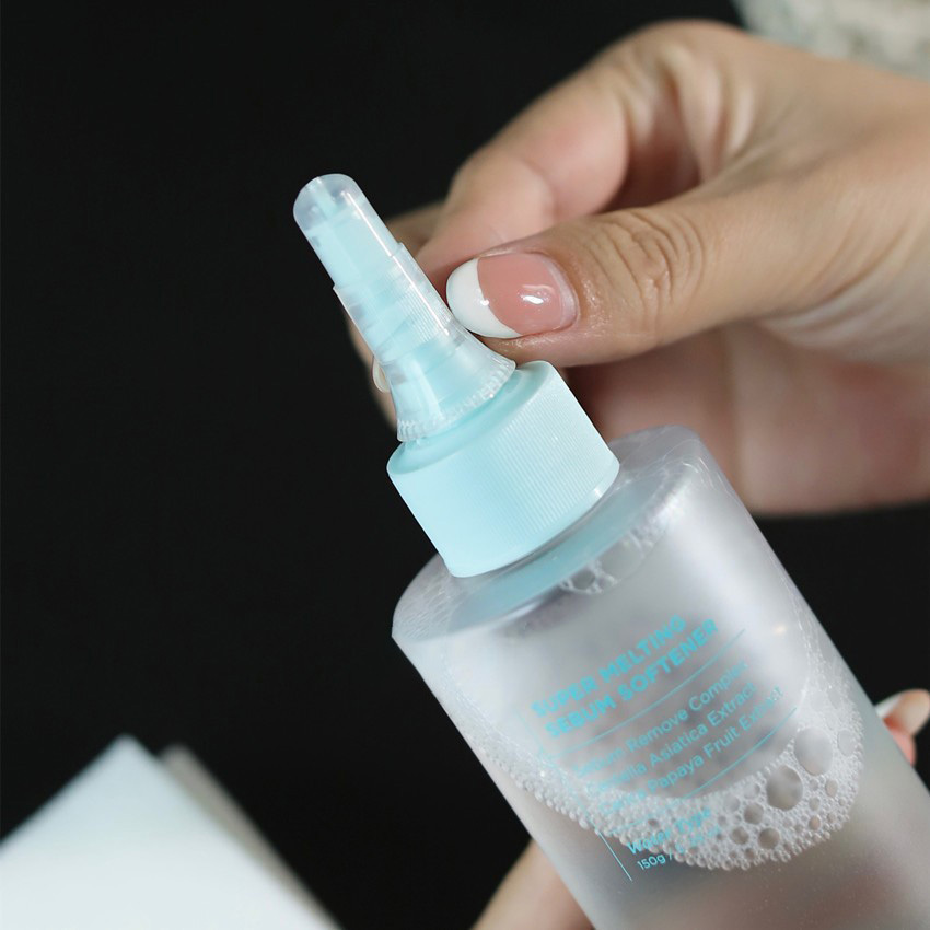 Oil-Control, Acne-Fighting, Blackhead-Removing Cleansing Solution