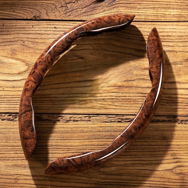 Rosewood Steering Wheel Cover – Elegant, Non-slip, Comfortable
