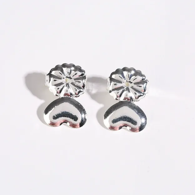 Ear stud auxiliary device to prevent drooping and falling off
