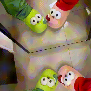 Big Eye Dog Slippers Tongue Kissing Slippers